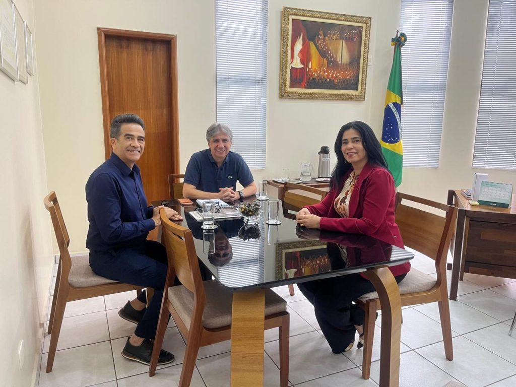 PRESIDENTE DO CORECON SE REÚNE COM DIRETORIA DO SINDILOJAS
